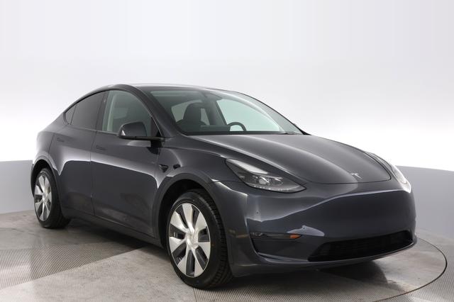 2024 Tesla Model Y — photo 10 of 24