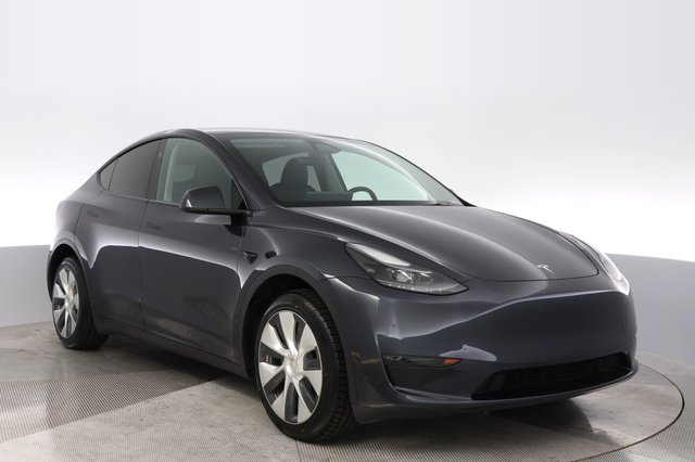2024 Tesla Model Y — photo 10 of 24