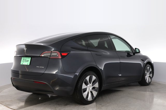 2024 Tesla Model Y — photo 2 of 24