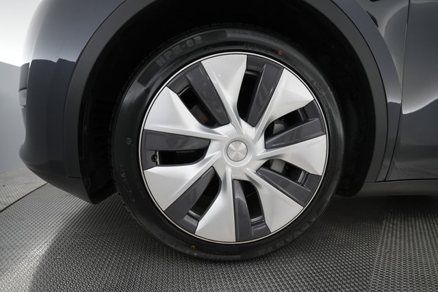 2024 Tesla Model Y — photo 15 of 24