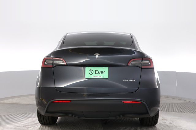 2024 Tesla Model Y — photo 12 of 24