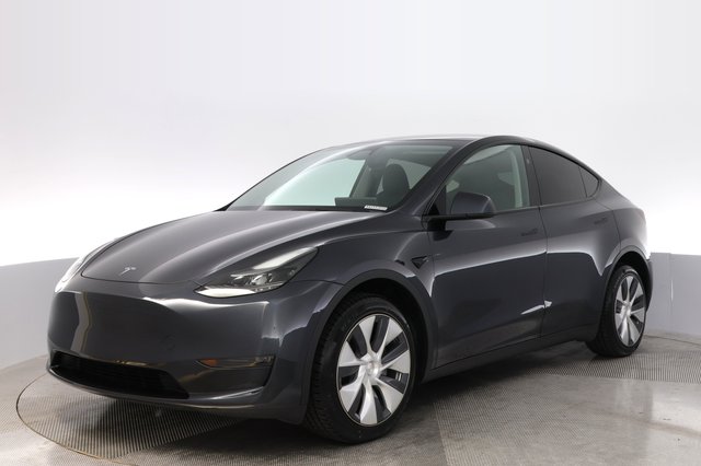 2024 Tesla Model Y — VIN 7SAYGDEE6RA235205