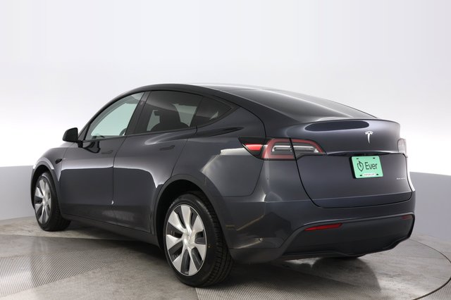 2024 Tesla Model Y — photo 13 of 24