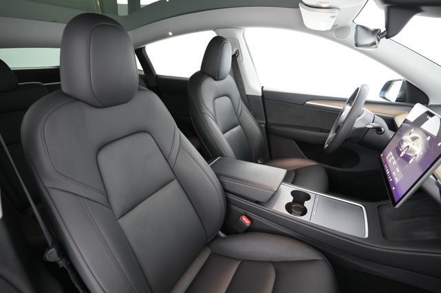 2024 Tesla Model Y — photo 18 of 24
