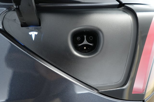 2024 Tesla Model Y — photo 8 of 24