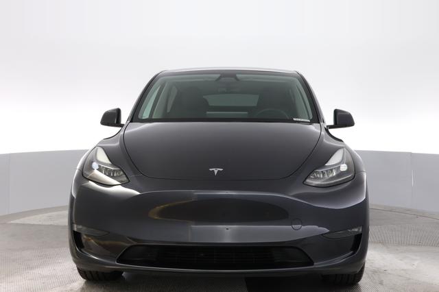 2024 Tesla Model Y — photo 9 of 24