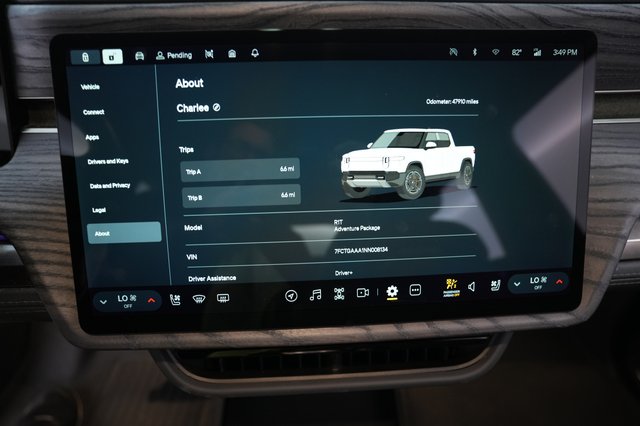 2022 Rivian R1T — photo 5 of 21