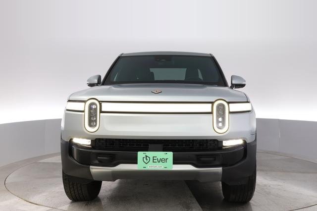 2022 Rivian R1T — photo 9 of 21