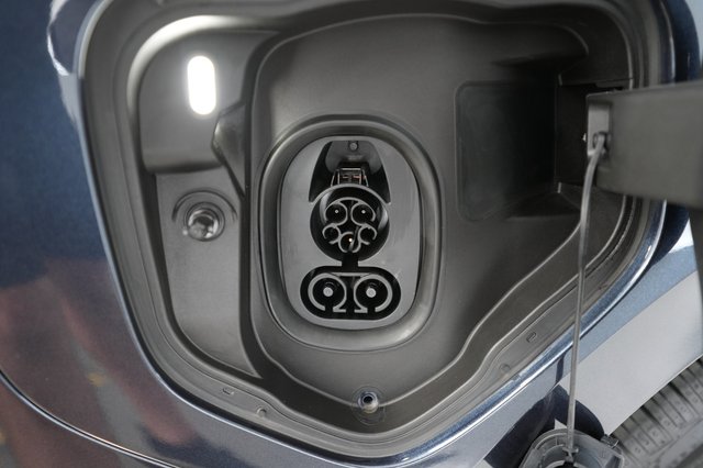 2025 Volkswagen ID.Buzz — photo 8 of 24