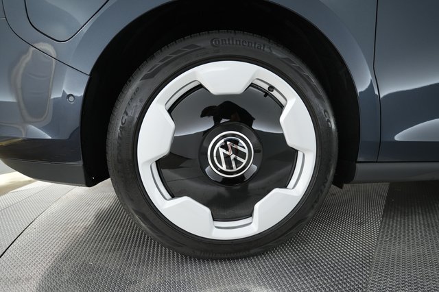 2025 Volkswagen ID.Buzz — photo 16 of 24