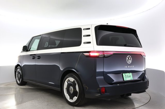 2025 Volkswagen ID.Buzz — photo 13 of 24