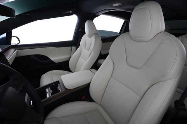2026 Tesla Model X — photo 3 of 26