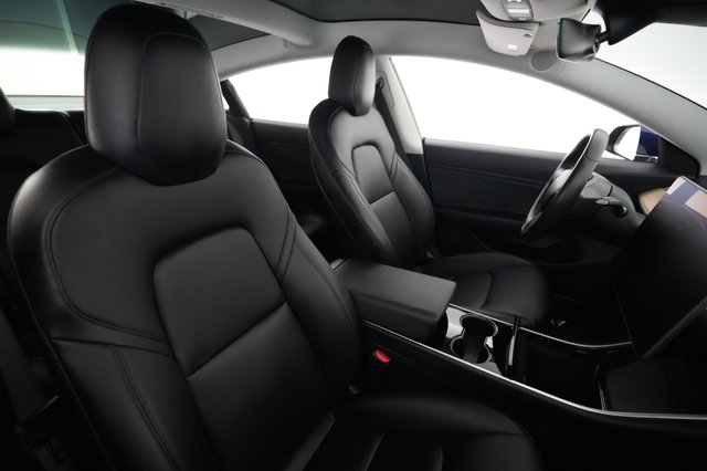 2018 Tesla Model 3 — photo 18 of 24
