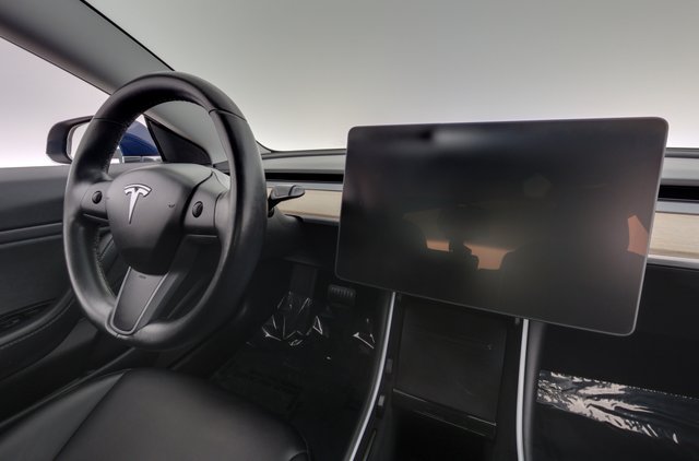 2018 Tesla Model 3 — photo 20 of 24