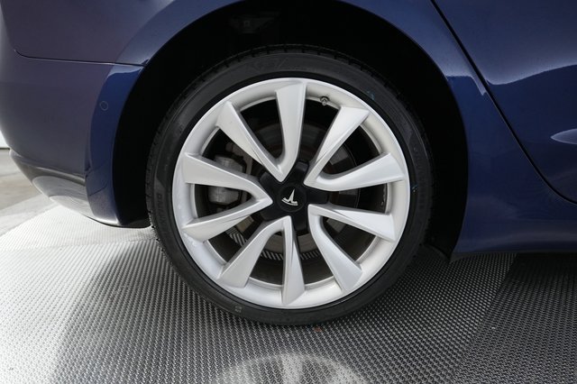 2018 Tesla Model 3 — photo 17 of 24