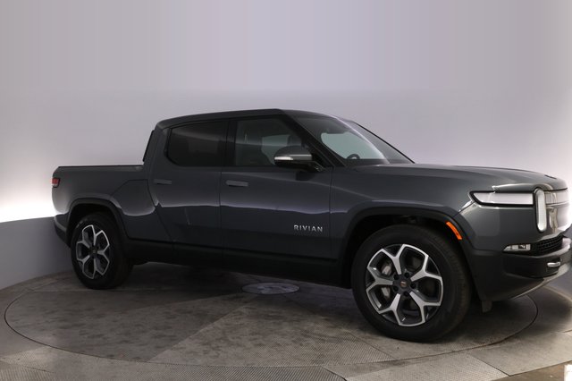 2024 Rivian R1T — photo 11 of 25