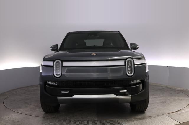 2024 Rivian R1T — photo 9 of 25