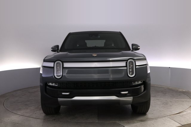 2024 Rivian R1T — photo 9 of 25