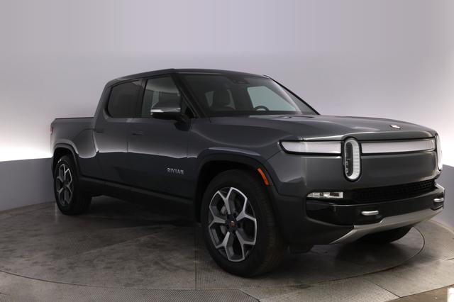 2024 Rivian R1T — photo 10 of 25