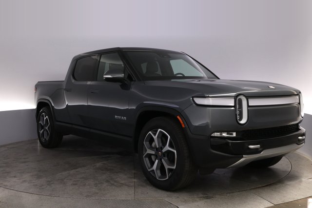 2024 Rivian R1T — photo 10 of 25