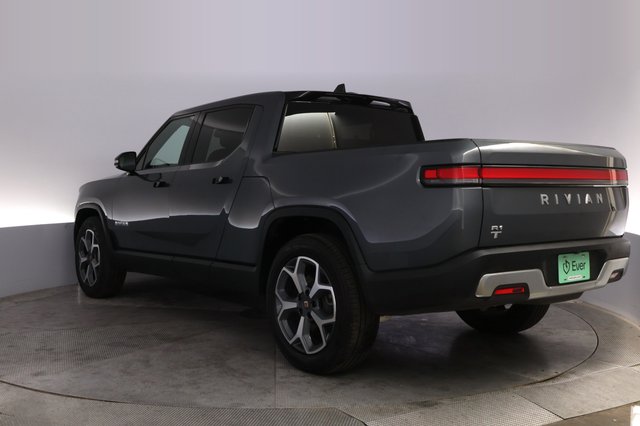 2024 Rivian R1T — photo 13 of 25