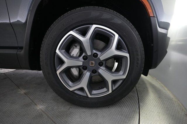 2024 Rivian R1T — photo 16 of 25