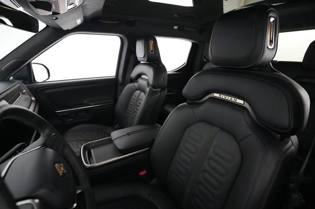 2024 Rivian R1T — photo 3 of 25