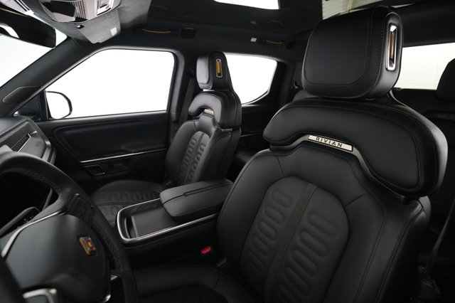 2024 Rivian R1T — photo 3 of 25