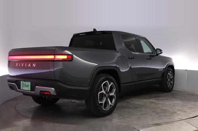 2024 Rivian R1T — photo 2 of 25