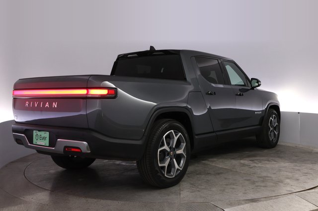 2024 Rivian R1T — photo 2 of 25