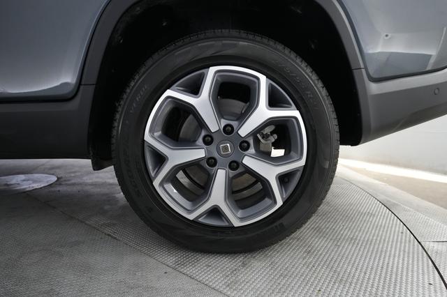 2024 Rivian R1T — photo 7 of 25