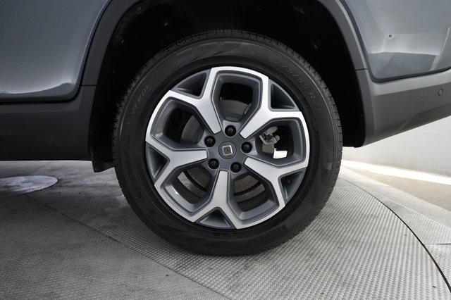 2024 Rivian R1T — photo 7 of 25