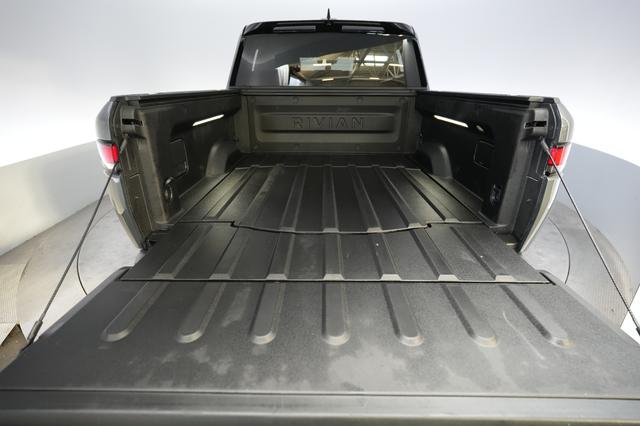 2024 Rivian R1T — photo 6 of 25