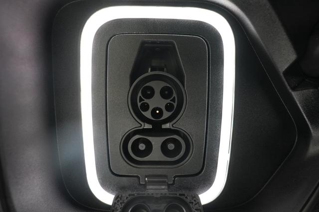 2024 Rivian R1T — photo 8 of 25