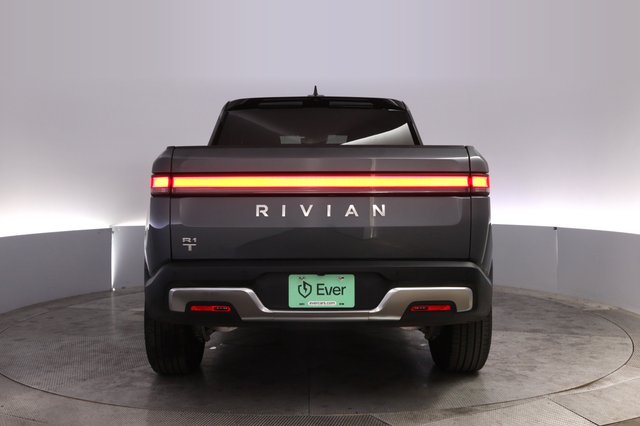 2024 Rivian R1T — photo 12 of 25