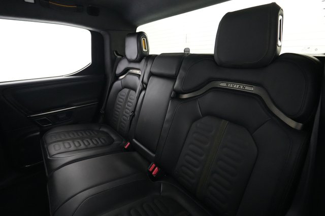 2024 Rivian R1T — photo 19 of 25