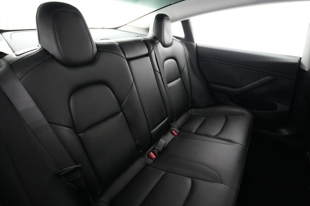 2019 Tesla Model 3 — photo 4 of 26