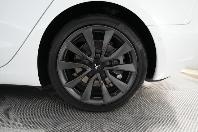 2019 Tesla Model 3 — photo 7 of 26