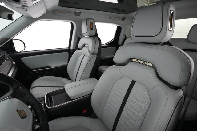 2022 Rivian R1T — photo 3 of 28