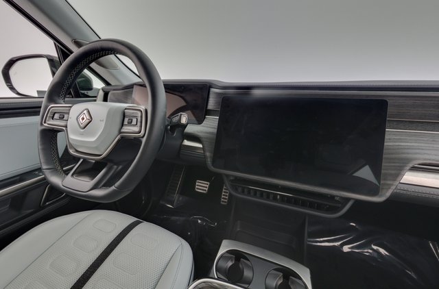 2022 Rivian R1T — photo 20 of 28