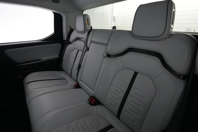 2022 Rivian R1T — photo 19 of 28