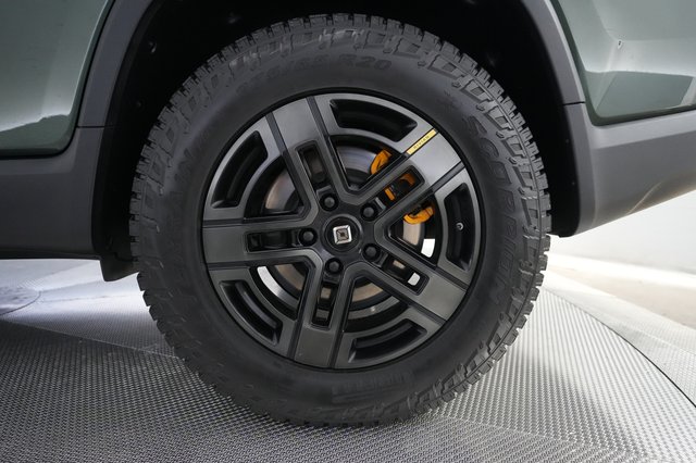 2022 Rivian R1T — photo 7 of 28