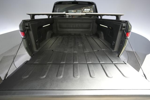 2022 Rivian R1T — photo 6 of 28