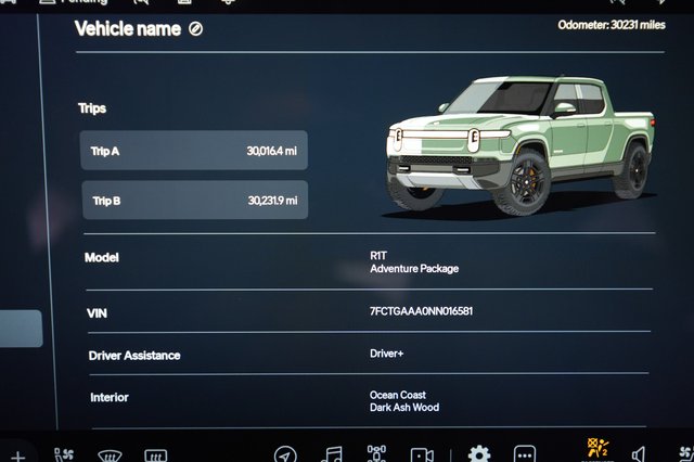 2022 Rivian R1T — photo 5 of 28