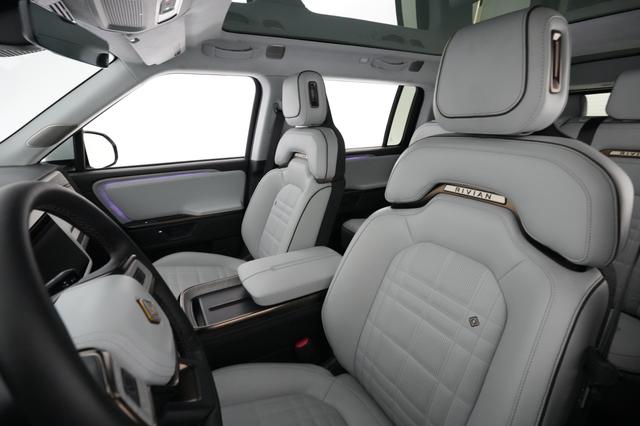 2025 Rivian R1S — photo 3 of 27