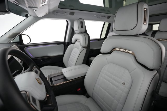 2025 Rivian R1S — photo 3 of 27