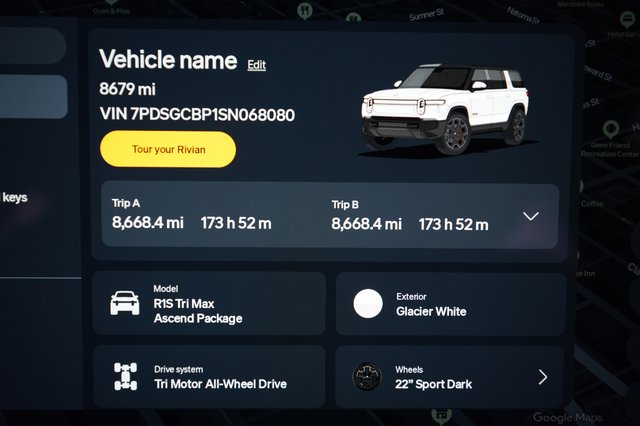2025 Rivian R1S — photo 5 of 27