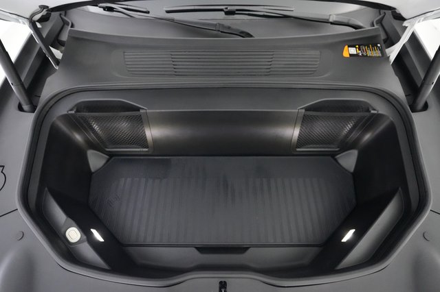 2025 Rivian R1S — photo 26 of 27