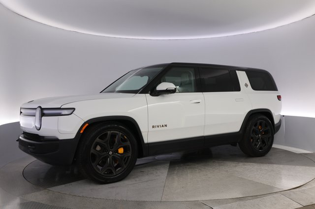 2025 Rivian R1S — photo 14 of 27