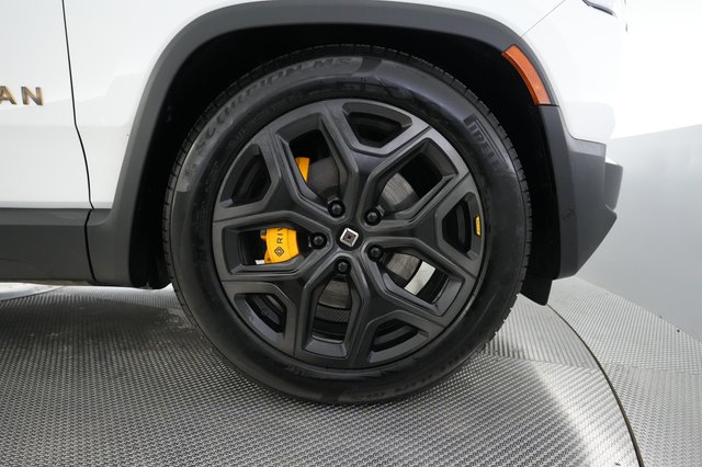 2025 Rivian R1S — photo 17 of 27